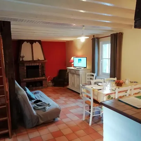 Сasa de vacaciones In Near Forest And Sea *